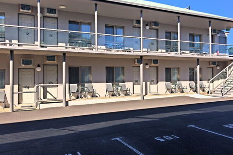 New England Motor Inn - Accommodation Brisbane 3