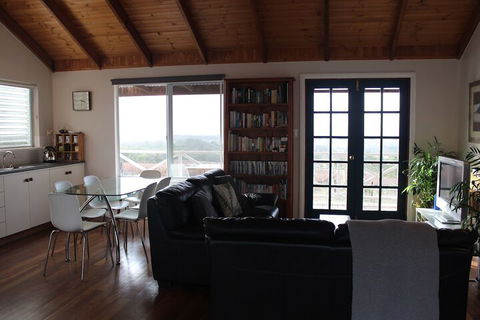 The Sleeping Lady Private Retreat - Accommodation Brisbane 5