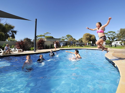NRMA Eastern Beach Holiday Park - Accommodation Brisbane 1