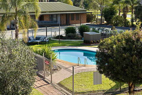 Statesman Motor Inn - Accommodation Brisbane 1
