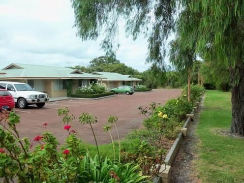 Emu Point Motel & Apartments - Accommodation Brisbane 1