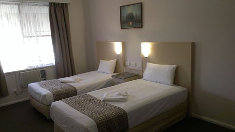 Lindy Lodge Motel - Accommodation Brisbane 1