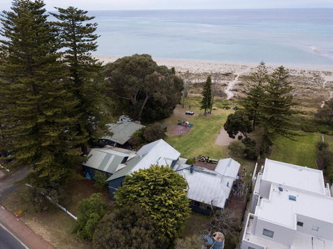 Dunsborough Beachouse YHA Hostel - Accommodation Brisbane 2