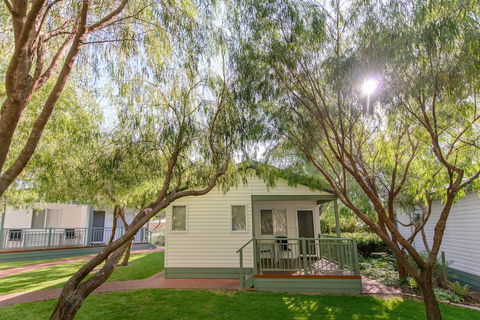 Mandalay Holiday Resort And Tourist Park - Accommodation Brisbane 2