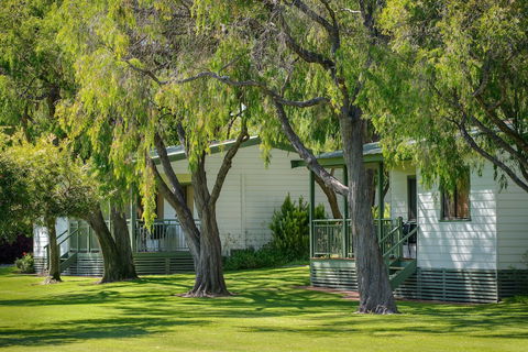 Mandalay Holiday Resort And Tourist Park - Accommodation Brisbane 1