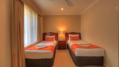 Endeavour Court Motor Inn - Accommodation Brisbane 0
