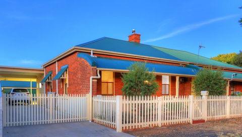 Endeavour Court Motor Inn - Accommodation Brisbane 6