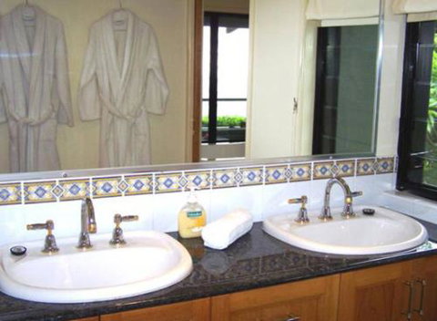 At Remingtons Private Cottages & Lodge - Accommodation Brisbane 2