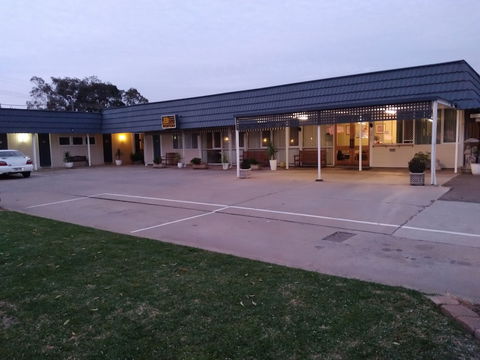 City Park Motel & Apartments - Accommodation Brisbane 2