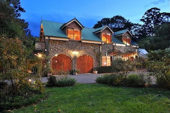 Mary Card's Coach House - Accommodation Brisbane 0