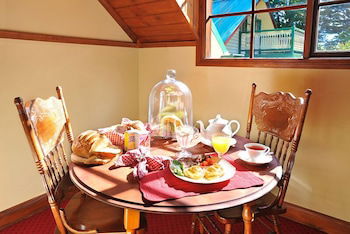 Mary Card's Coach House - Accommodation Brisbane 4