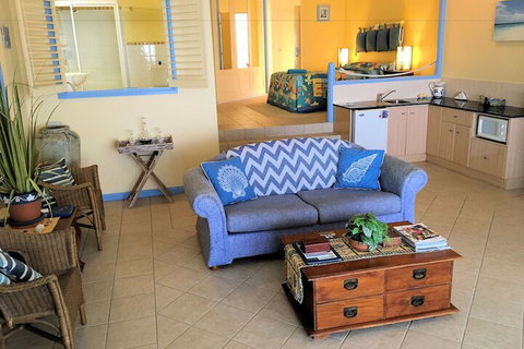 Al Mare Beachfront Retreat - Accommodation Brisbane 6