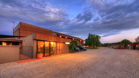 Motel Meneres - Accommodation Brisbane 3