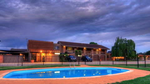 Motel Meneres - Accommodation Brisbane 2
