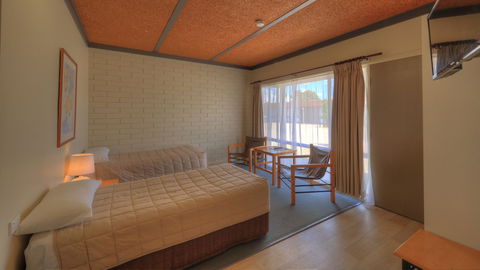 Motel Meneres - Accommodation Brisbane 4