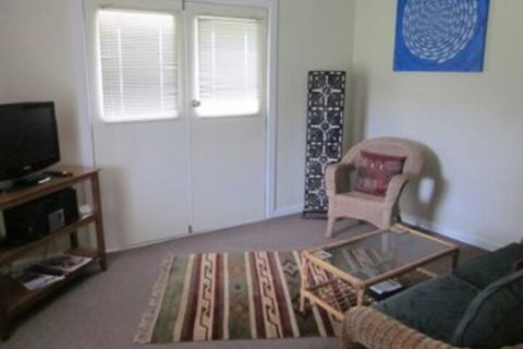 Lakes Waterfront Motel & Holiday Cottages - Accommodation Brisbane 7