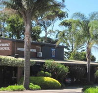 Lakes Waterfront Motel  Holiday Cottages - Accommodation Brisbane