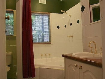 Tudor Cottages Mt Dandenong - Accommodation Brisbane 6