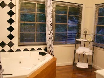Tudor Cottages Mt Dandenong - Accommodation Brisbane 4