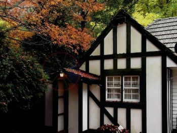 Tudor Cottages Mt Dandenong - Accommodation Brisbane 0