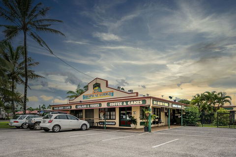 Tropical Lodge - Accommodation Brisbane 1