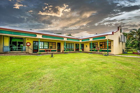 Tropical Lodge - Accommodation Brisbane 7