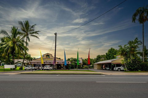 Tropical Lodge - Accommodation Brisbane 6
