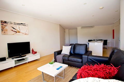 Loka Santi - Accommodation Brisbane 3