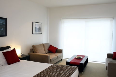 The Waves Apartments - Accommodation Brisbane 3