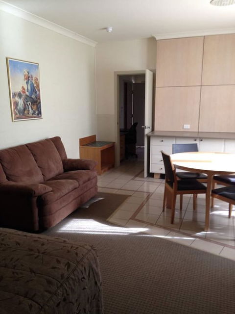 Francis Phillip Motor Inn - Accommodation Brisbane 4