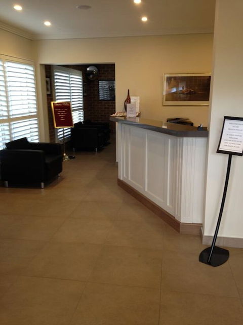 Francis Phillip Motor Inn - Accommodation Brisbane 3