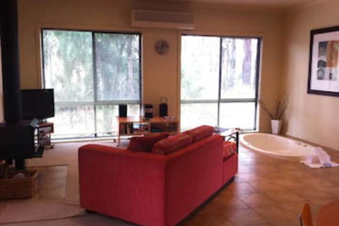 Idyllic Retreat For 4 People In Beautiful Otway Ranges, Recharge & Refresh In Hot Tub - Accommodation Brisbane 5