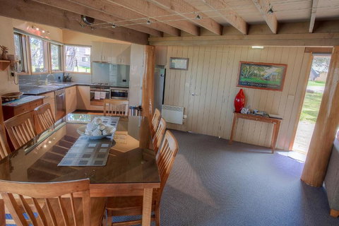 Sharpys Chalet - Accommodation Brisbane 3