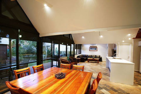 Whalers Cove Villas - Accommodation Brisbane 2