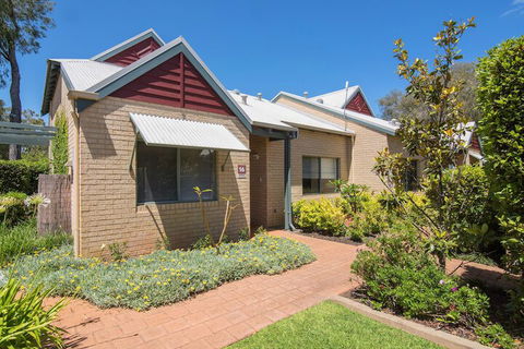 Bayshore Beachside Resort - Accommodation Brisbane 1