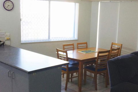 Coral Sea Apartments - Accommodation Brisbane 4