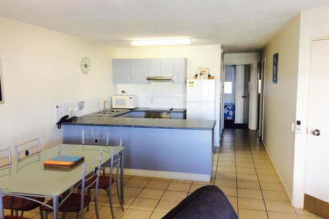 Coral Sea Apartments - Accommodation Brisbane 2