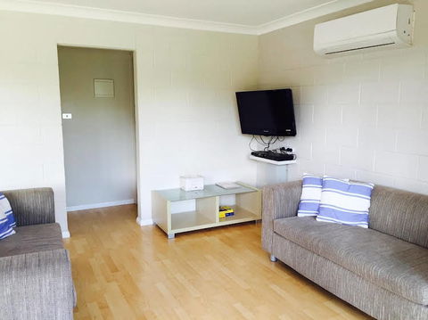 Emerald Apartment - Accommodation Brisbane 0