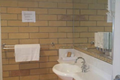 Cotswold Motor Inn - Accommodation Brisbane 7