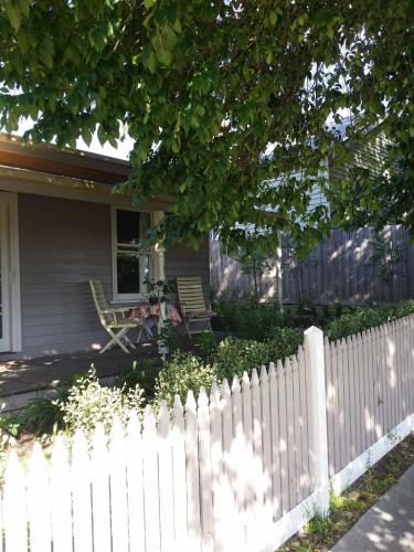 Cream Cottage - Accommodation Brisbane 1