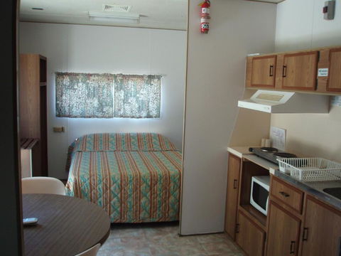 Lakeside Tourist Park - Accommodation Brisbane 1