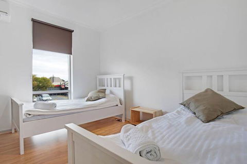 Adelaide Holiday Homes - Accommodation Brisbane 1