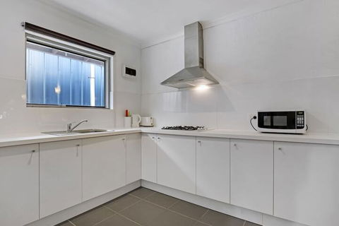 Adelaide Holiday Homes - Accommodation Brisbane 5