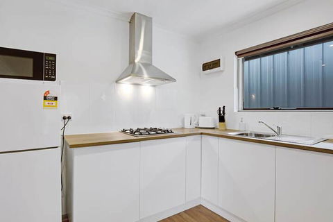 Adelaide Holiday Homes - Accommodation Brisbane 4