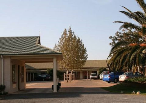 Country Gardens Motor Inn - Accommodation Brisbane 1