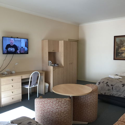 Country Gardens Motor Inn - Accommodation Brisbane 4