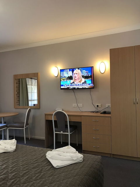 Country Gardens Motor Inn - Accommodation Brisbane 3