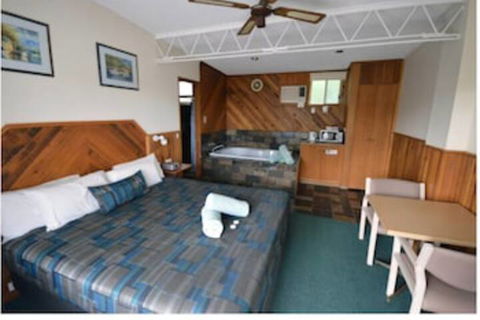 Pelicans Motel San Remo - Accommodation Brisbane 2