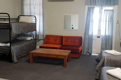 Queens Arms Hotel - Accommodation Brisbane 2