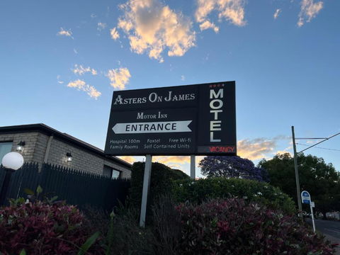 Asters On James Motor Inn - Accommodation Brisbane 2